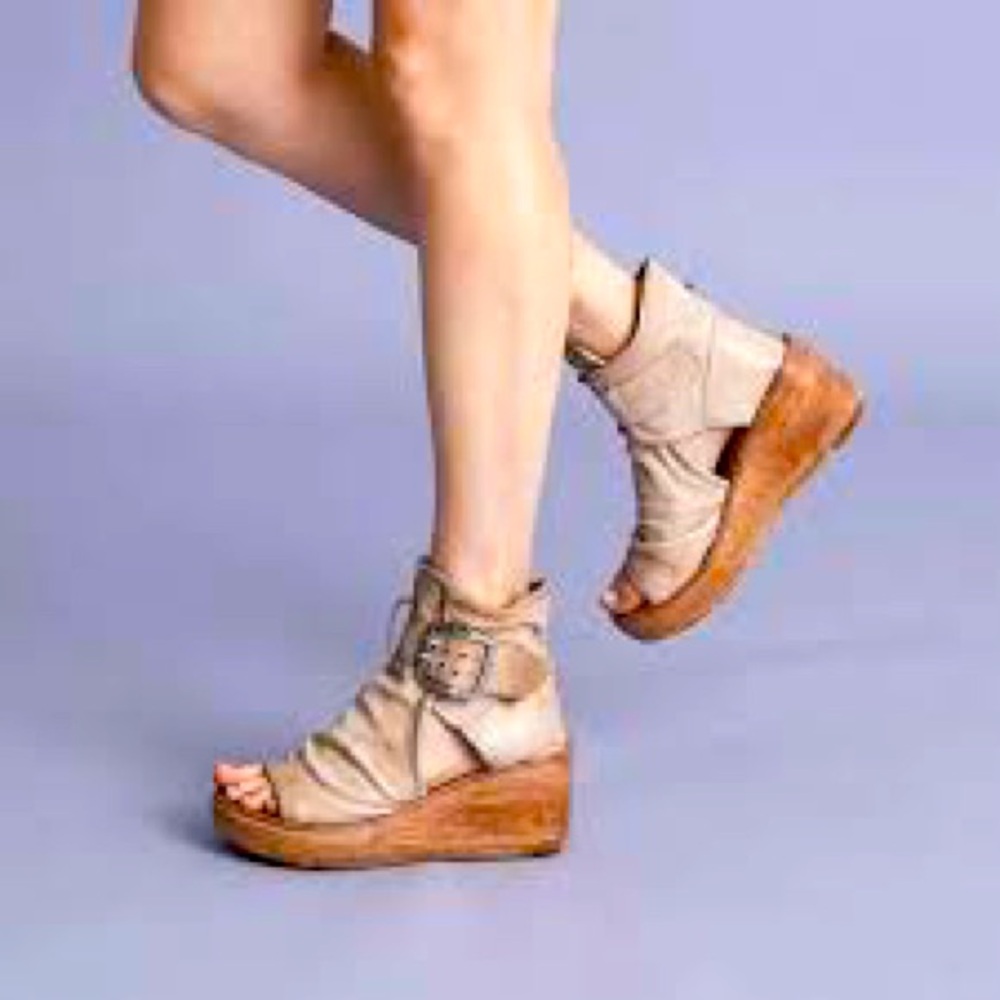 NWOT A.S.98 Naya Wedge Taupe Sandal Ankle buckle chunky open pep toe western 41